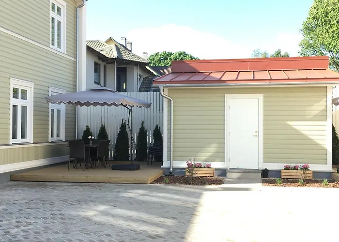 Modern Quiet 2 Bedroom Apartment Near City Center