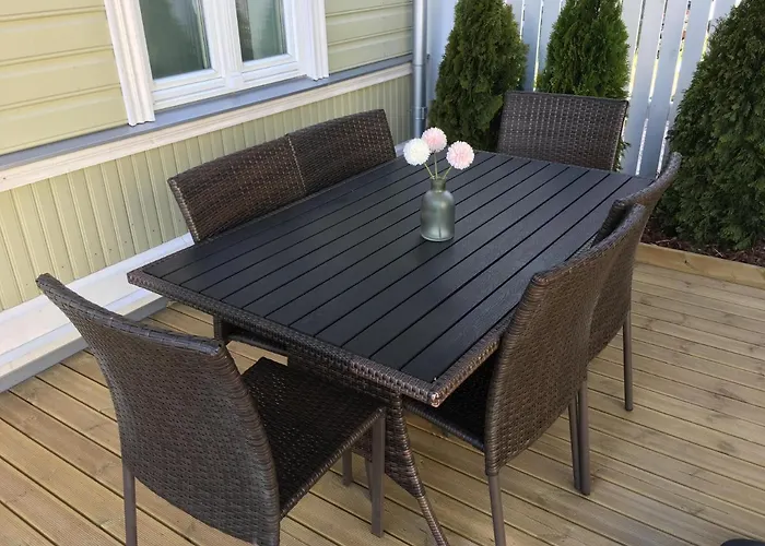 Modern Quiet 2 Bedroom Apartment Near City Center